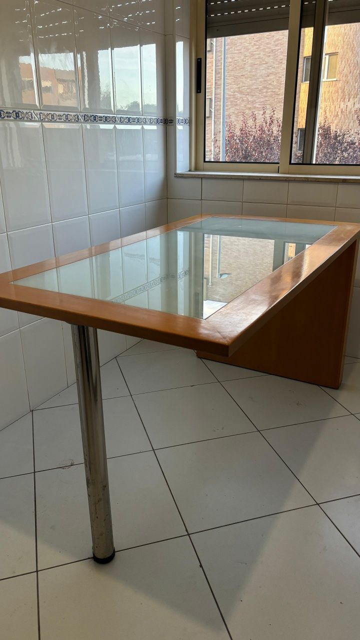 Mesa de Jantar sem cadeiras
