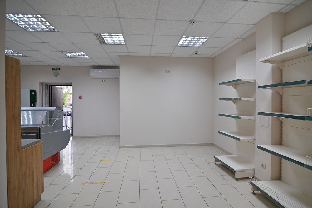 Комерція на два входи район Автовокзал