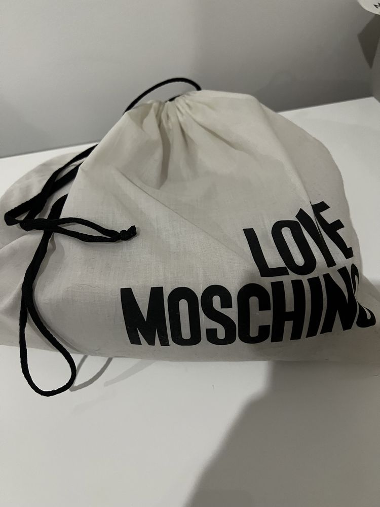 Mala love moschino