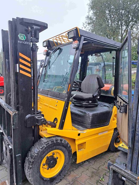 Wózek widłowy TCM FG25, Benz.-LPG, 2,5t, Triplex 4,8m, kabina, automat