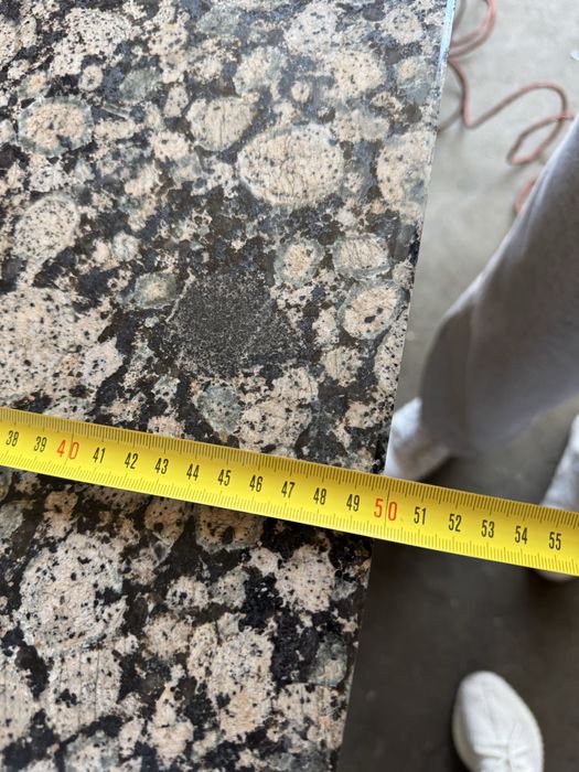 Stalowe stoły z granitowym blatem