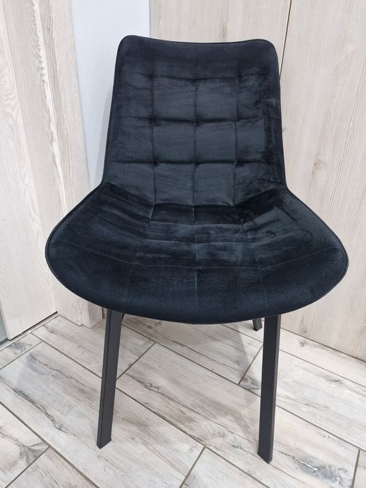 Krzesła szare i czarne  x4 tapicerowane do jadalni, kuchni, salonu