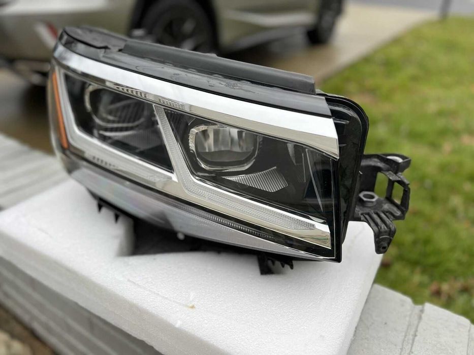 Правая фара Volkswagen Atlas Cross USA Full Led IQ light.