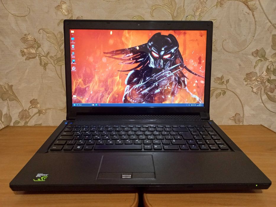 Игровой Видео GTX 1060  (6 ГБ)  Intel Core i7 / 16 RAM/ Clevo P150