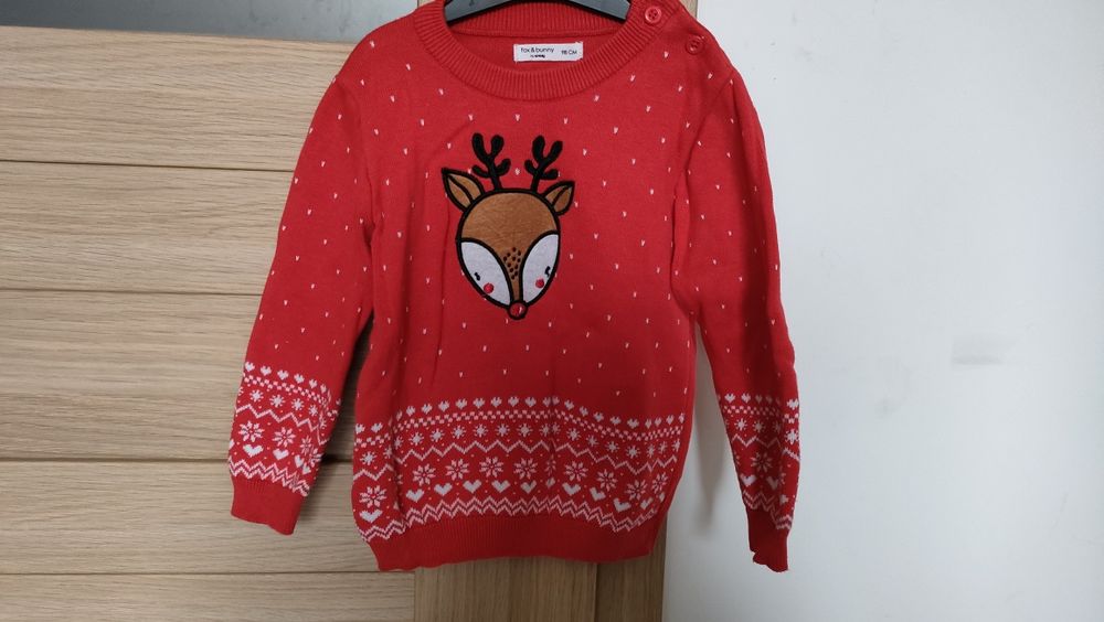 Świąteczny sweterek z reniferkiem