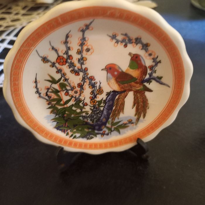 Tigela chinesa e pratos decorativos