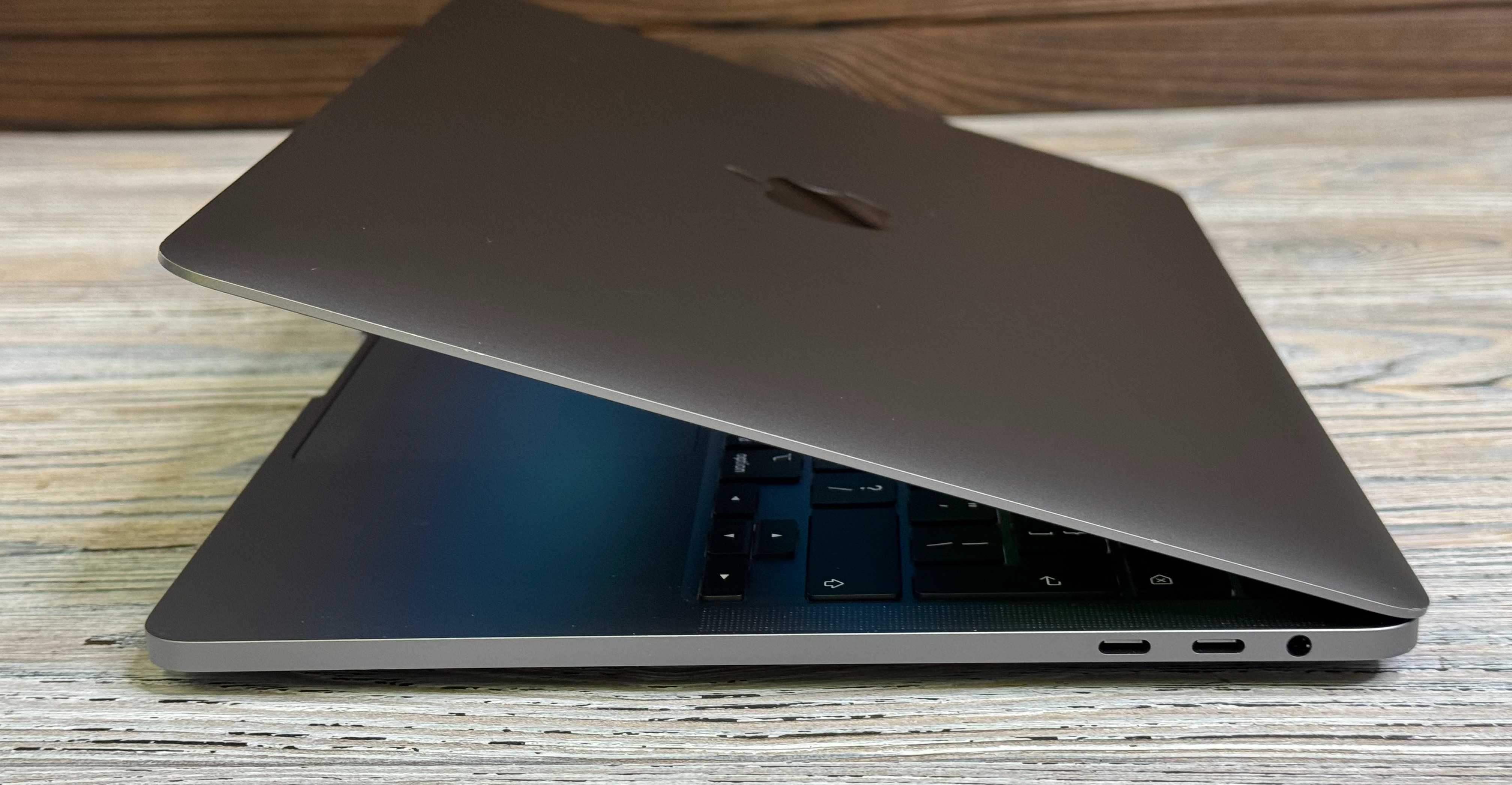 MacBook Pro 13 Mid 2020 Space (MWP42) 630$ EmojieStoreМагазин