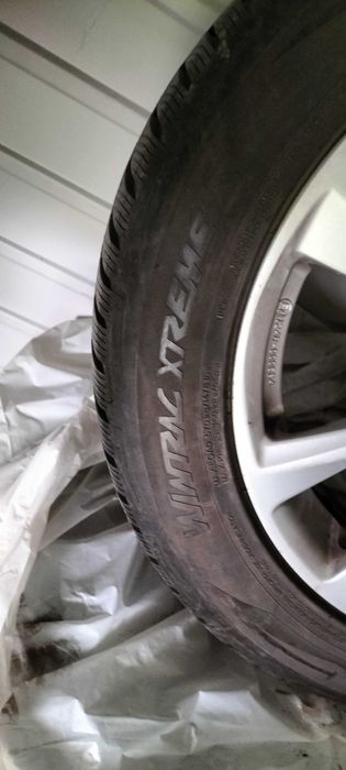 Sprzedam koła z oponami zimowymi w b. dobrym stanie