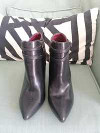 Botins pretos 37