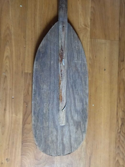 Весло (деревянное).