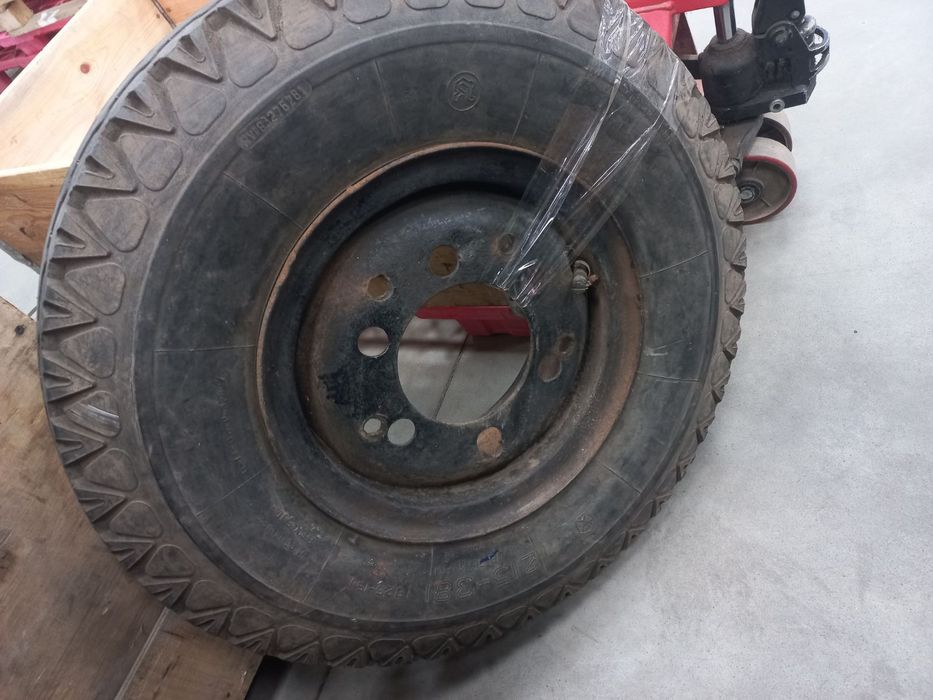 Нова покришка 8.25-15 до спец техніки