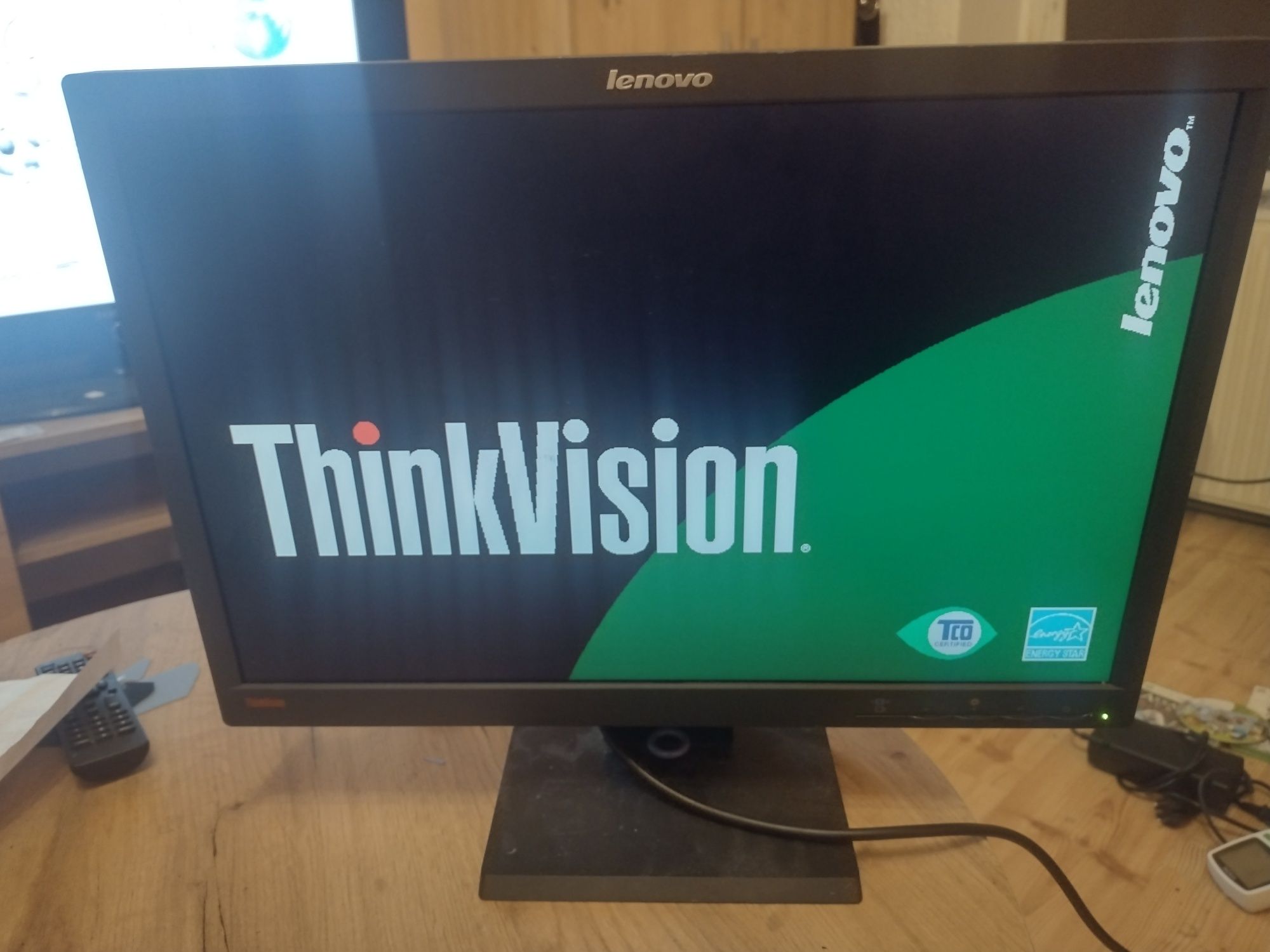 Monitor 22 całe Lenovo
