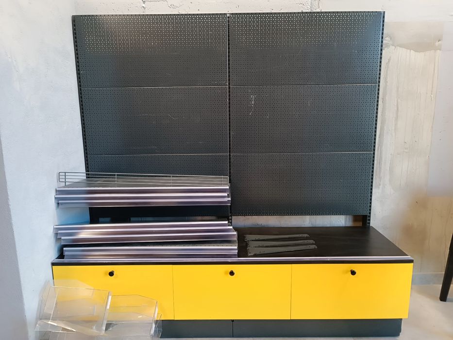 Стелажі для магазина