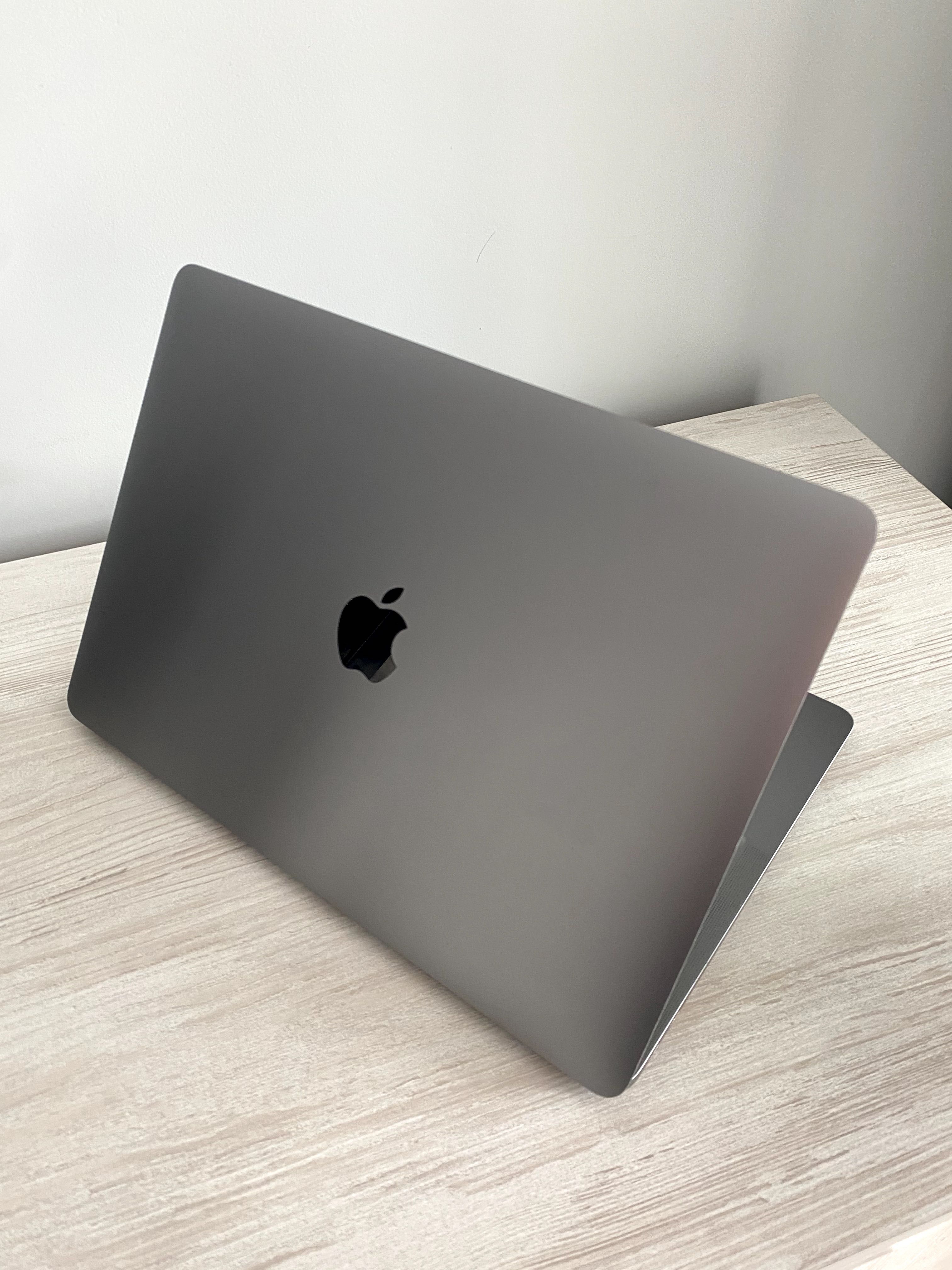 Ноутбук MacBook Air M1 8/256 Space Gray