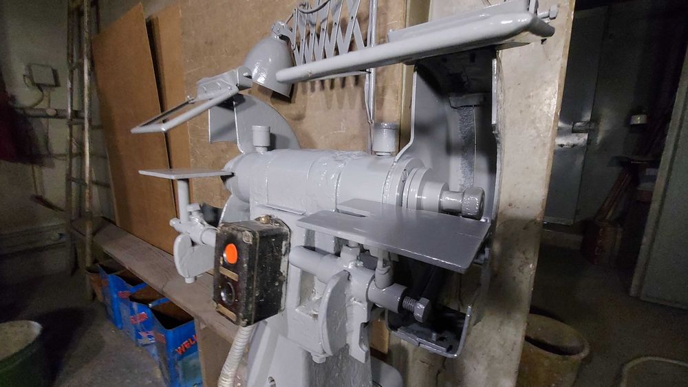 Заточной, наждак, точильный. литой, двухсторонний. СССР.