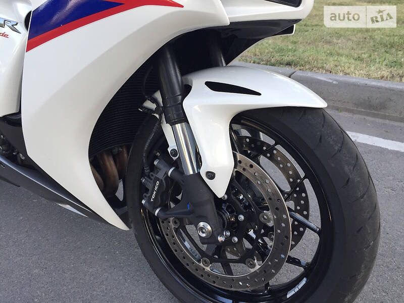 HONDA CBR1000RR  Fireblade 2014 г.в.