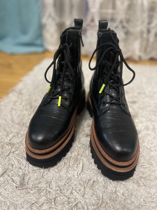 Жіночі шкіряні черевики Estro зима