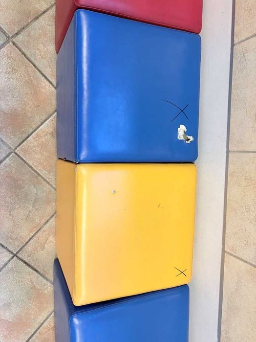 Do oddania 15 puf (uszkodzenia jak na załączonych zdjęciach)