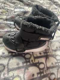 Zimowe dziecięce buty Nike 23,5