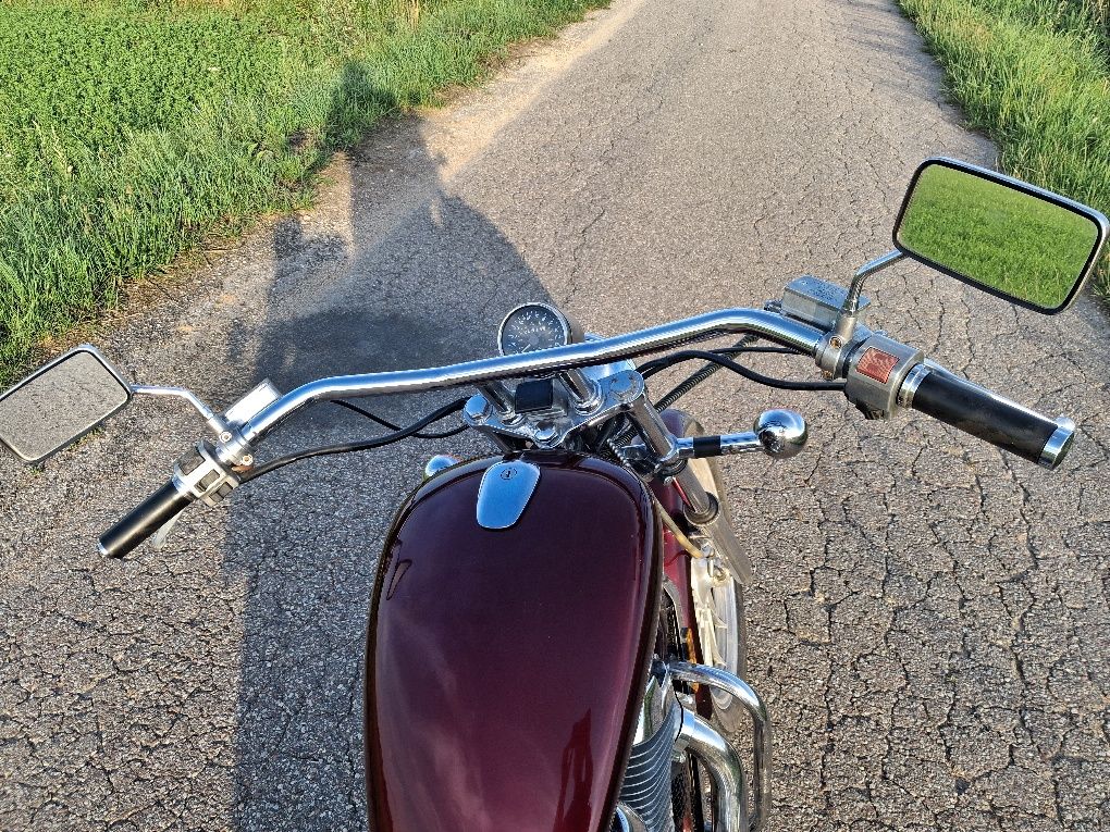 Suzuki Intruder vs700
