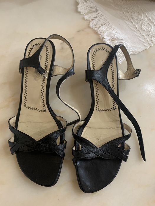 Sandálias “Gianna” tam. 38 pretas abertas, salto baixo