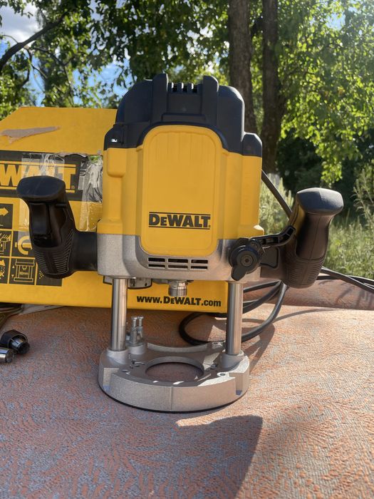 Фрезер сетевой DeWALT DW625E 2000 Вт новый