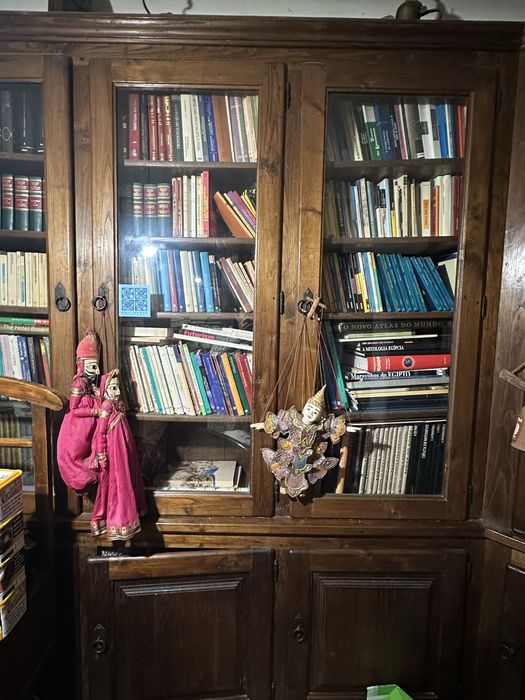 Estantes para livros e outros