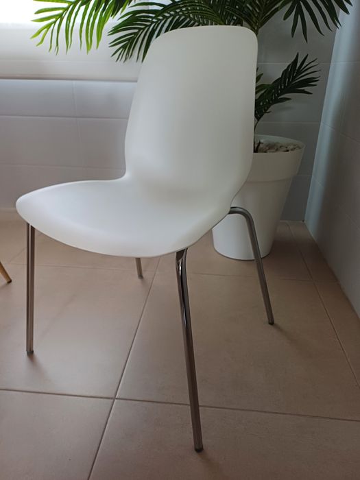 Cadeira modelo Ikea