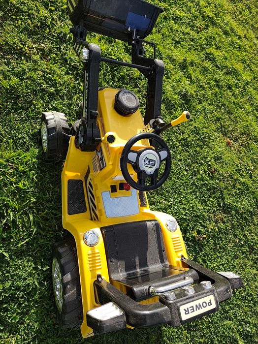 Ciągnik dla dzieci na akumulator