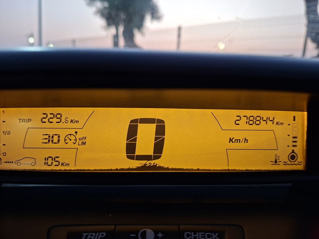 Vendo ou troco citroen c4 coupe 1.4 16v gasolina em otimo estado