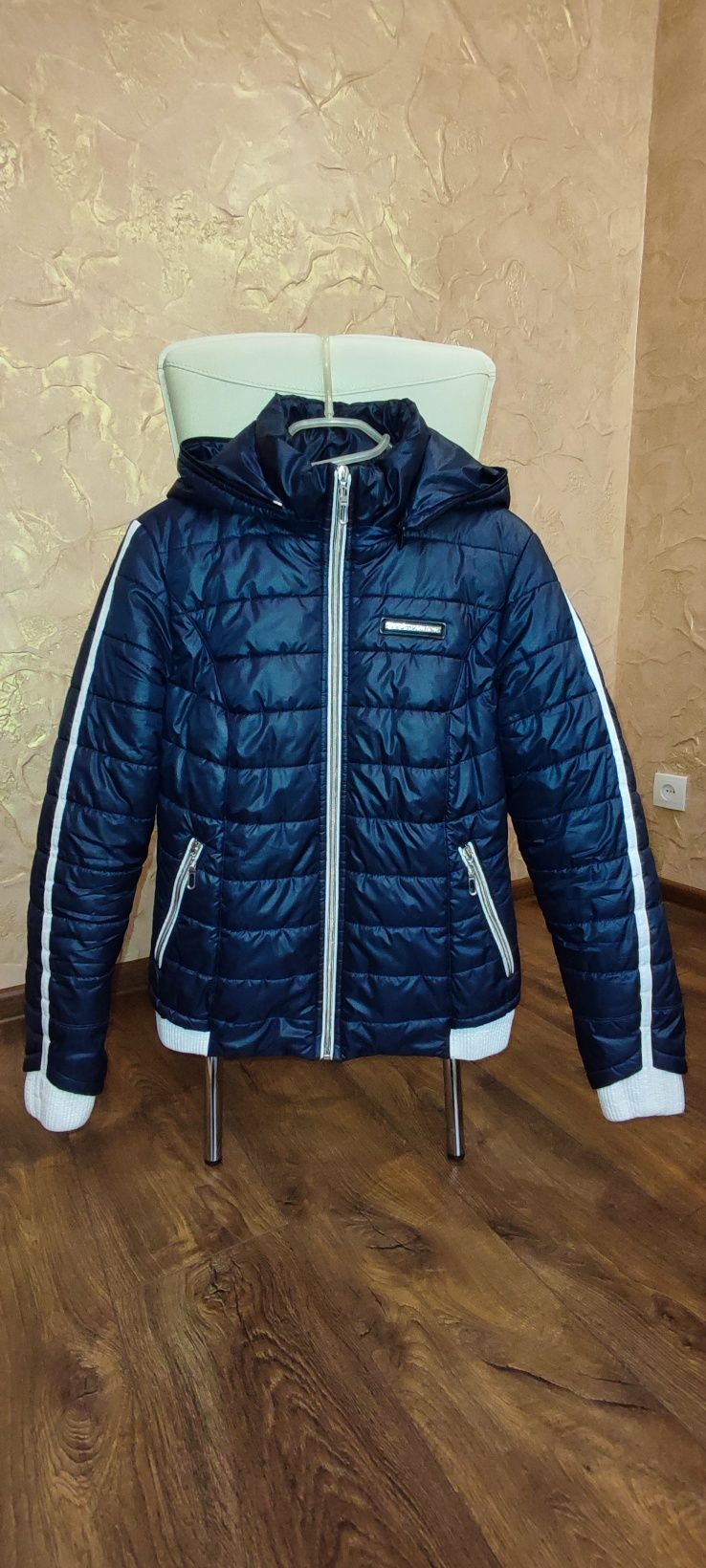 Продам женскую куртку