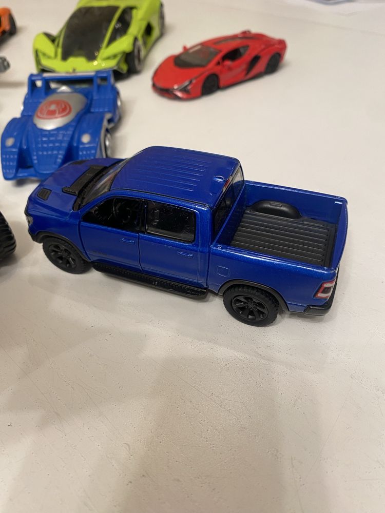 Zestaw pojazdów koparka, quady, jeep, autka