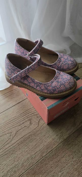 Нарядні туфлі для дівчинки на школу або свято