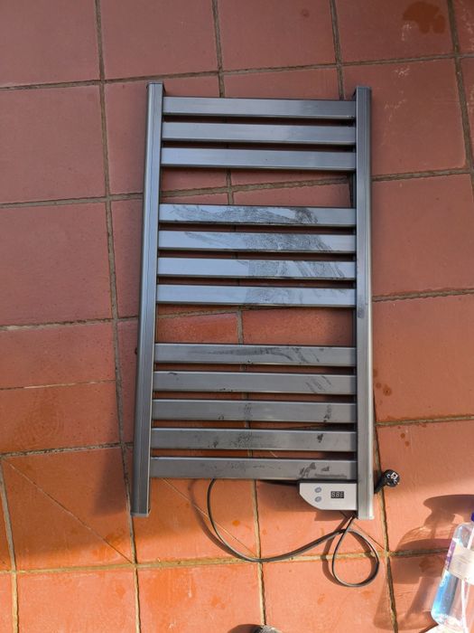 Toalheiro Elétrico de Roupa