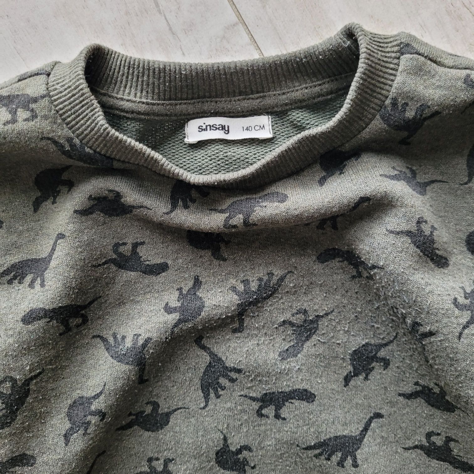 Bluza bluza z długim rękawem zielona w dinozaury 140