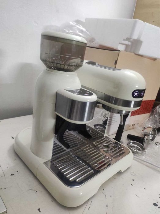 Кофеварка кофемашина кавоварка с кофемолкой Klarstein Bella Café