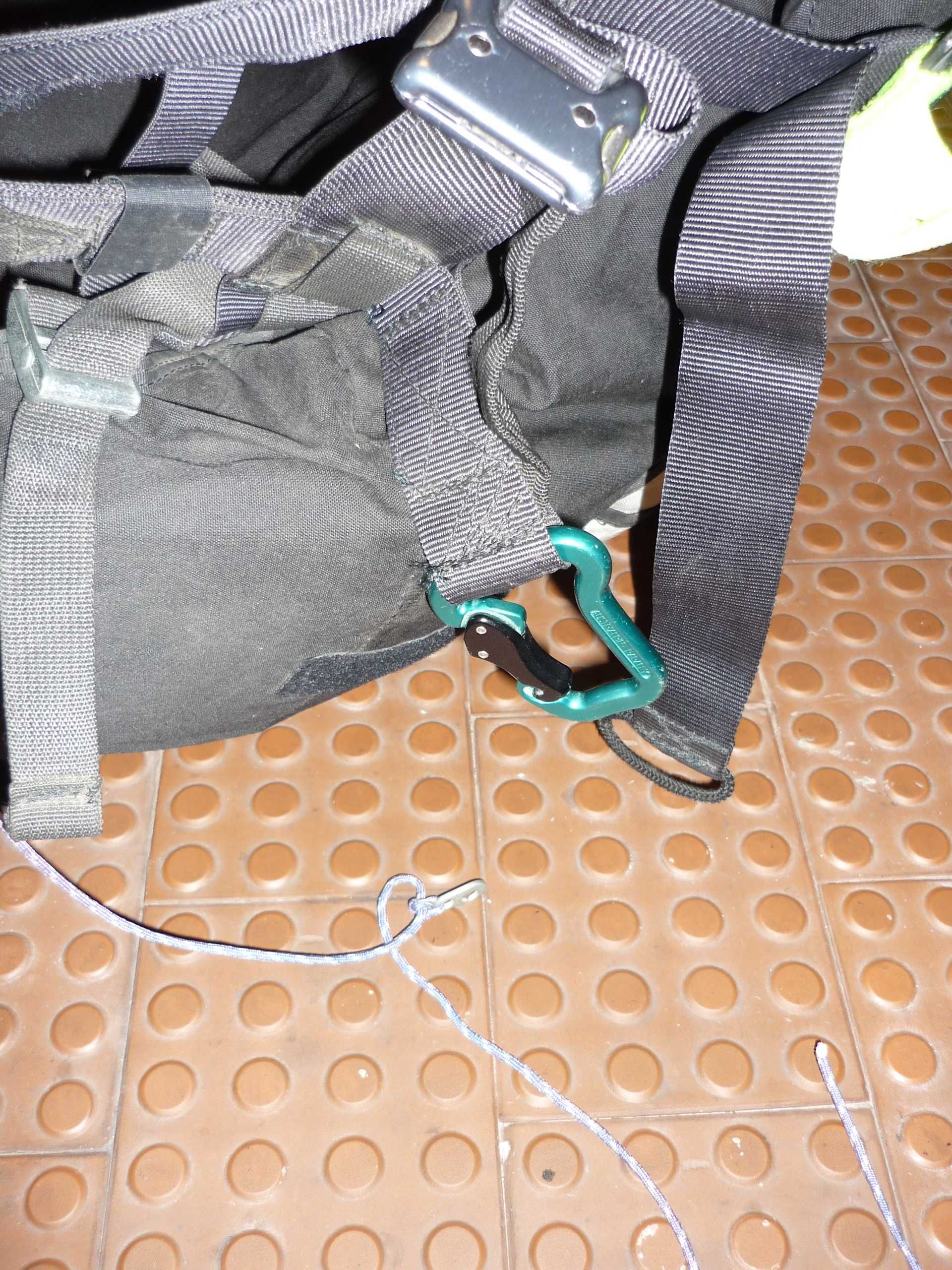 Vendo cadeira voo livre de parapente Paratech A3 páraquedas emergência