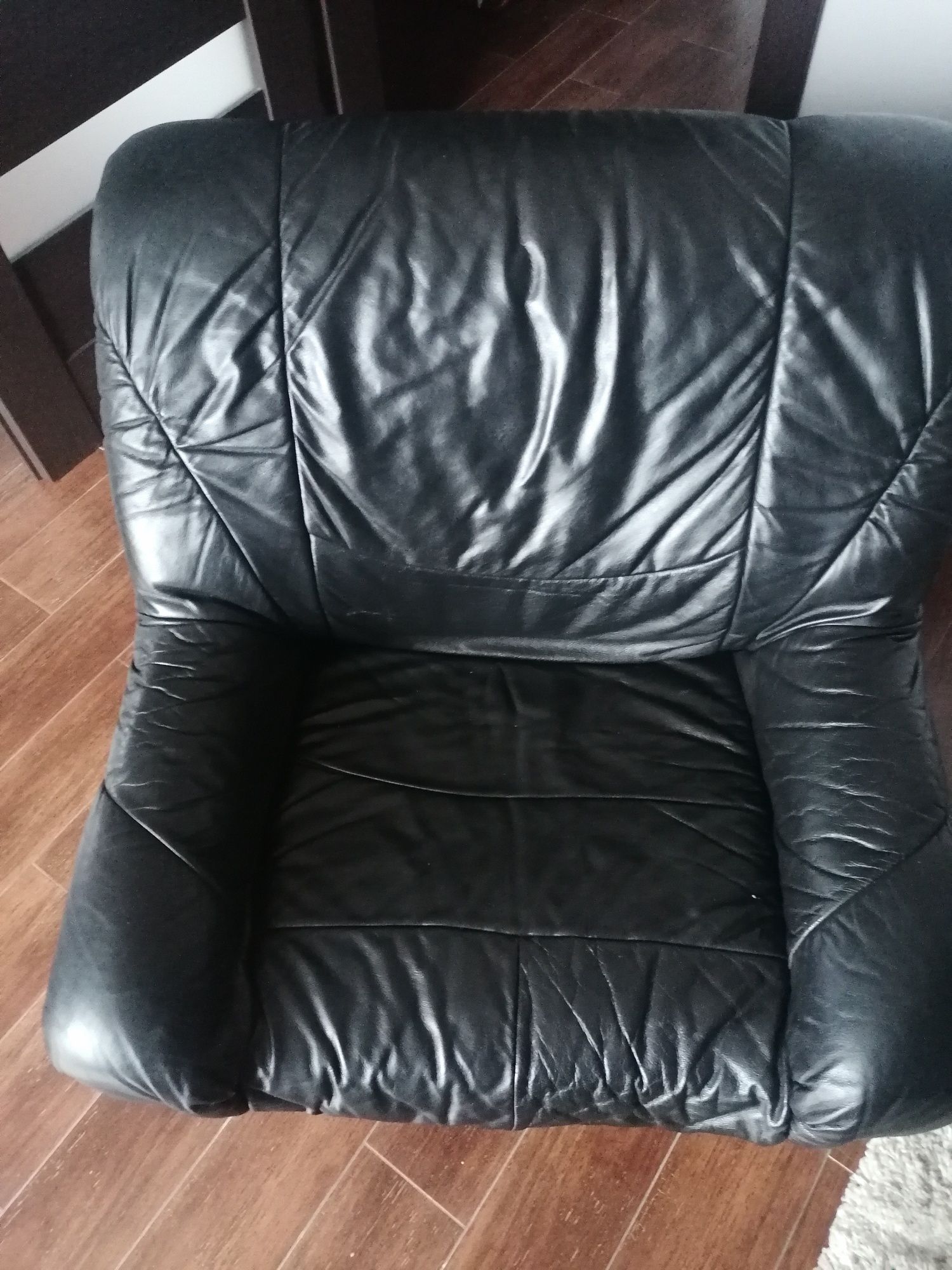 Fotel czarny skórzany