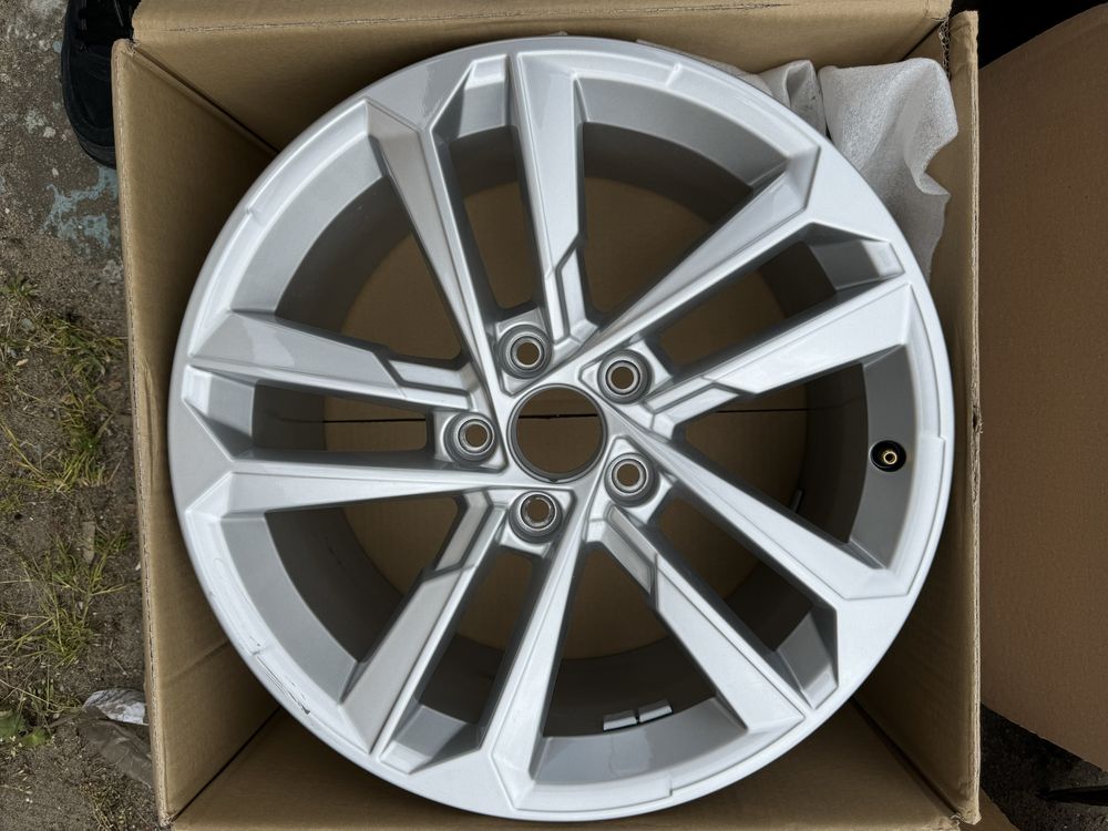 Felga 8,0x17 ET46 Audi A3 8Y0 otyginał ładna