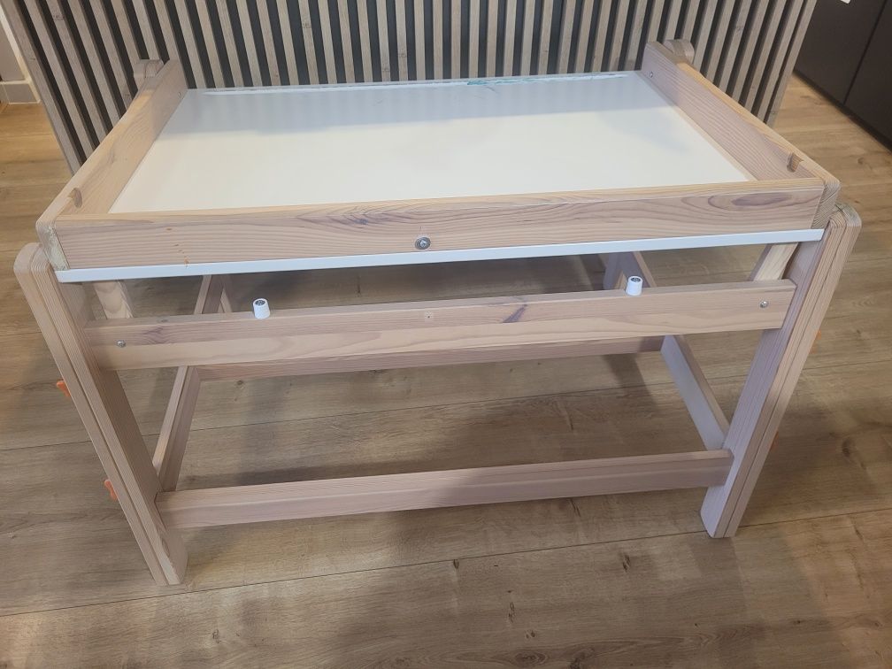 Biurko dla dziecka drewniane Flisat Ikea z pojemnikami