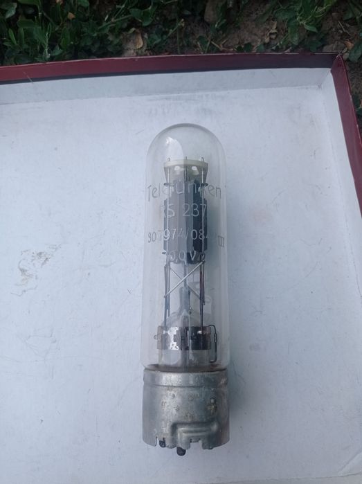 Продам лампу ,,RS237Telefunken Wehrmacht