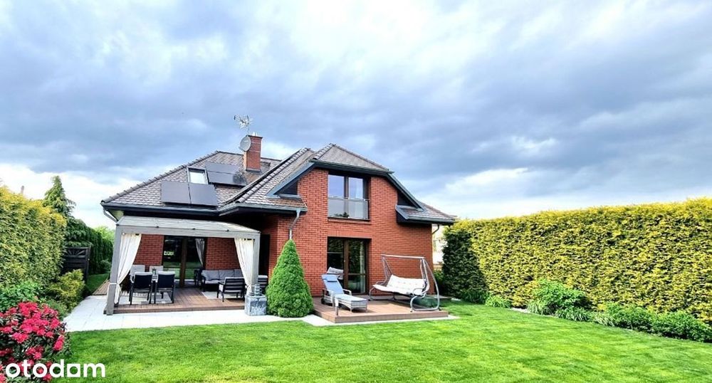 Wyjątkowy dom w atrakcyjnej lokalizacji – komfort, spokój i natura!