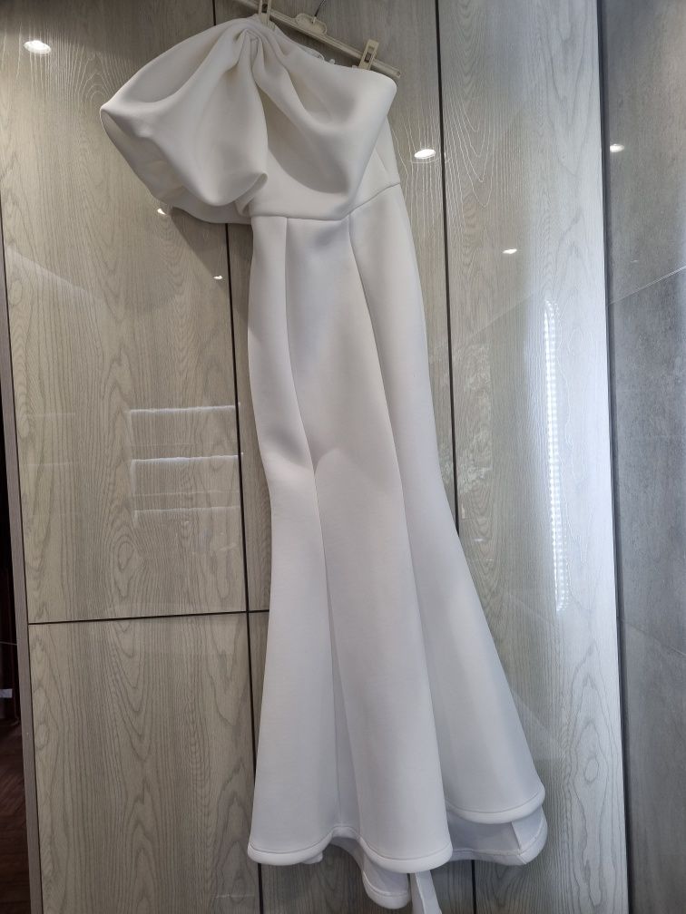 Biała suknia balowa/ ślubna