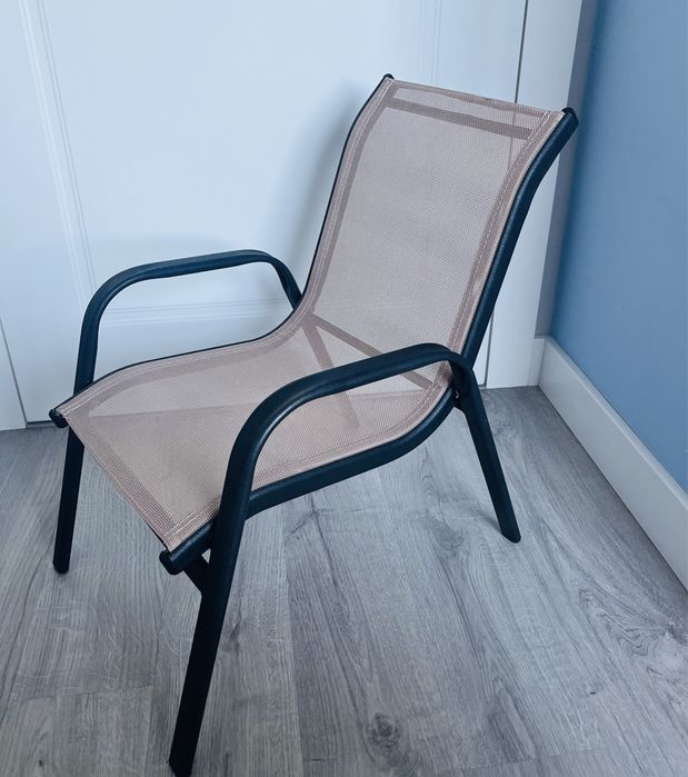 Stabilne metalowe krzeselko dla malucha, stan idealny ! Sklep 199 zl