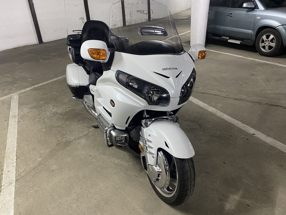 Продам мотоцикл Honda Gold Wing 1800