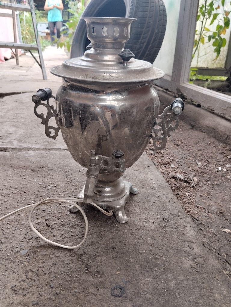 Самовар електричний працюючий