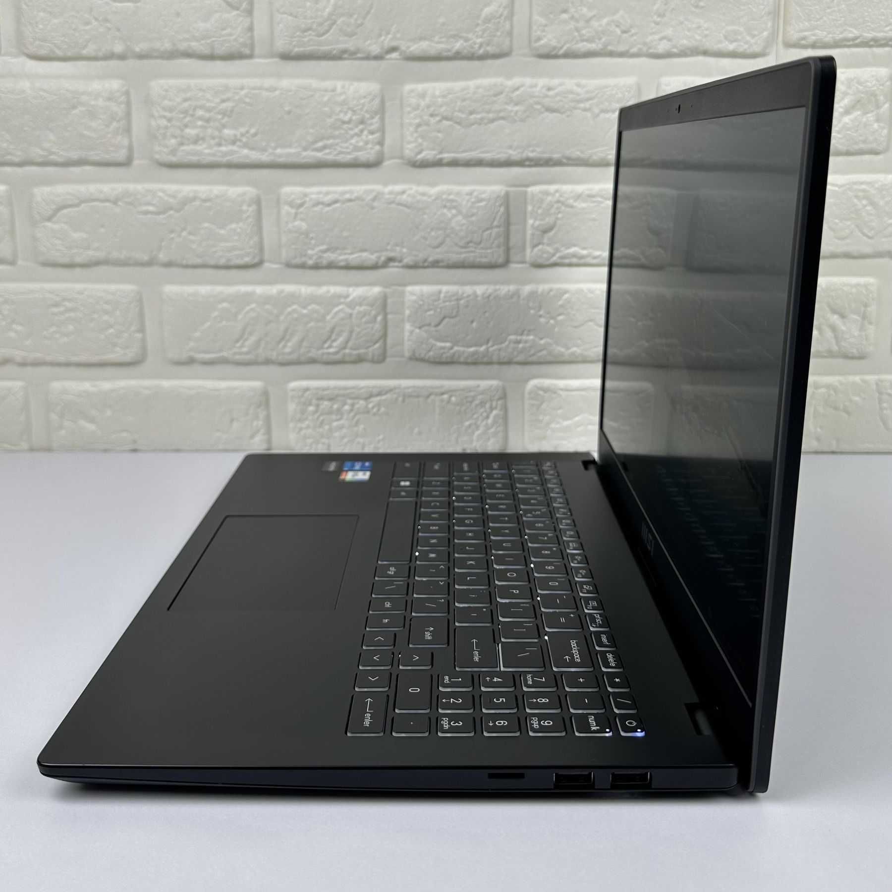 Ігровий ноутбук ультрабук MSI 15.6 / i5-1235U (10/12 ядер) / 8gb / SSD