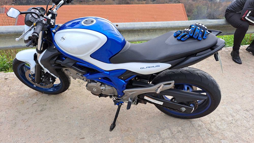 Vendo Suzuki Gladius SFV650