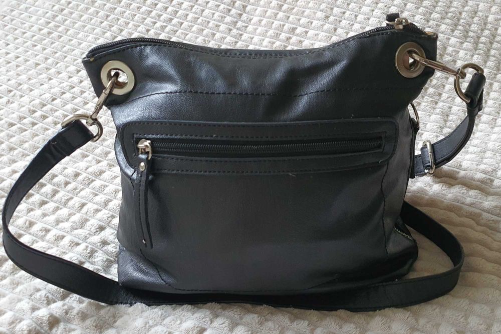 Mała czarna torebka ze skóry