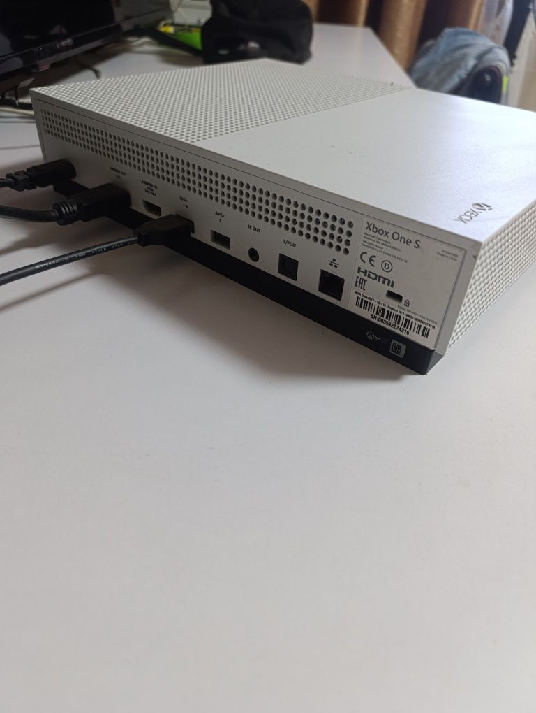 Продам Xbox one s 512